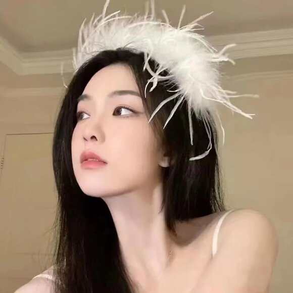Swan Feather Hairband - Picture 1 of 5